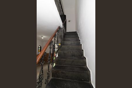 Escada de casa para alugar com 3 quartos, 200m² em Vila Valqueire, Rio de Janeiro