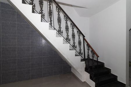 Casa para alugar com 200m², 3 quartos e 1 vaga Casa para alugar com 200m², 3 quartos e 1 vagaEscada