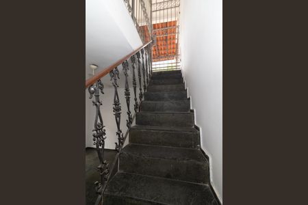 Casa para alugar com 200m², 3 quartos e 1 vaga Casa para alugar com 200m², 3 quartos e 1 vagaEscada