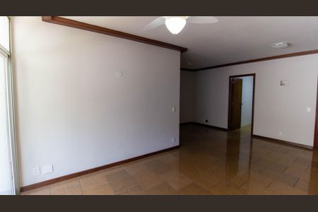 Apartamento à venda com 120m², 3 quartos e 1 vagaSala