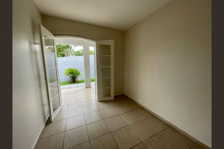 Casa de condomínio para alugar com 600m², 3 quartos e 4 vagasQuarto 1