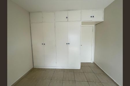 Casa de condomínio para alugar com 600m², 3 quartos e 4 vagasQuarto 2