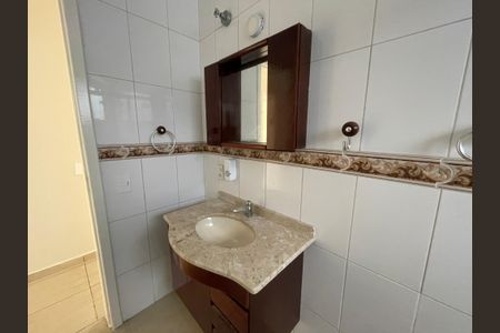 Casa de condomínio para alugar com 600m², 3 quartos e 4 vagasBanheiro Social