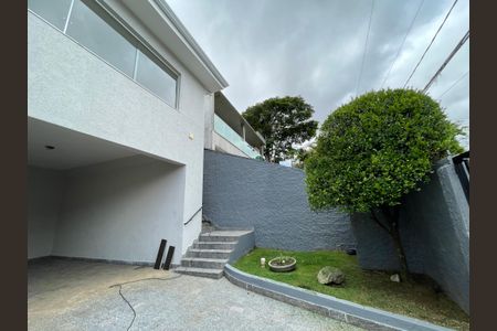 Casa de condomínio para alugar com 600m², 3 quartos e 4 vagasEntrada