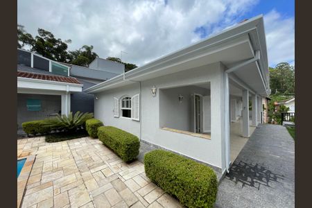 Casa de condomínio para alugar com 600m², 3 quartos e 4 vagasFachada