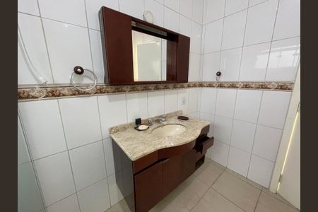 Casa de condomínio para alugar com 600m², 3 quartos e 4 vagasBanheiro da Suíte 1