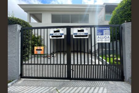 Casa de condomínio para alugar com 600m², 3 quartos e 4 vagasFachada
