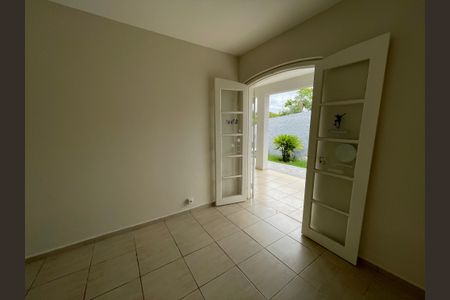 Casa de condomínio para alugar com 600m², 3 quartos e 4 vagasQuarto 2