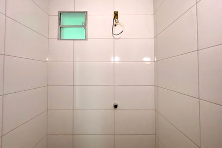 Banheiro de kitnet/studio para alugar com 1 quarto, 25m² em São Marcos, Belo Horizonte