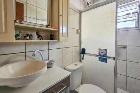 banheiro de apartamento para alugar com 1 quarto, 35m² em Jardim Helena Maria, Guarujá