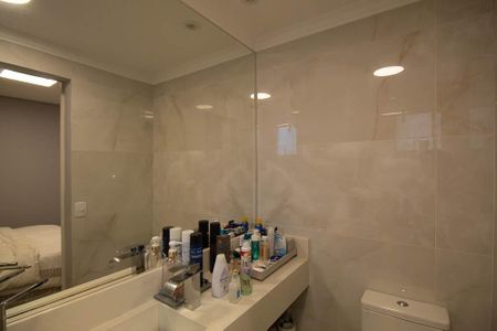 Apartamento à venda com 82m², 1 quarto e 2 vagas Apartamento à venda com 82m², 1 quarto e 2 vagasBanheiro da Suíte