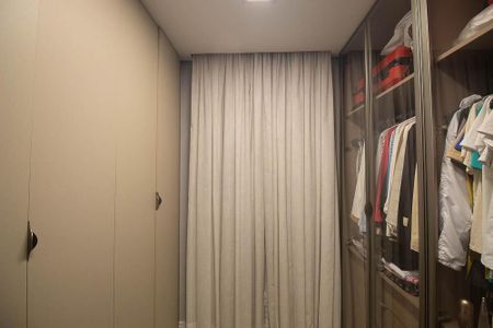 Apartamento à venda com 82m², 1 quarto e 2 vagas Apartamento à venda com 82m², 1 quarto e 2 vagasQuarto 1 / Closet