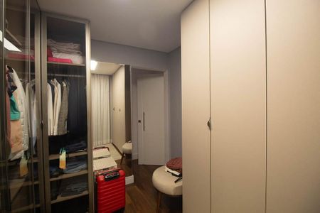 Apartamento à venda com 82m², 1 quarto e 2 vagas Apartamento à venda com 82m², 1 quarto e 2 vagasQuarto 1 / Closet