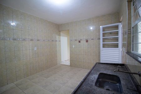 Casa para alugar com 112m², 2 quartos e 2 vagasCozinha 