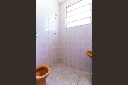 Casa à venda com 600m², 2 quartos e 4 vagasBanheiro da Suíte 2