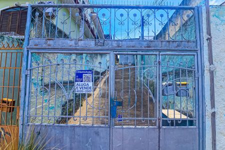 Casa à venda com 600m², 2 quartos e 4 vagasFachada com placa