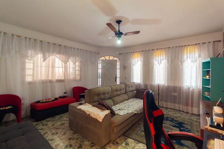 Casa à venda com 105m², 2 quartos e 3 vagas Casa à venda com 105m², 2 quartos e 3 vagasSala