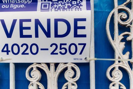 Casa à venda com 105m², 2 quartos e 3 vagas Casa à venda com 105m², 2 quartos e 3 vagasPlaca