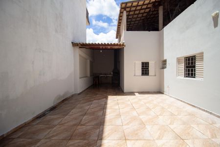 Casa para alugar com 230m², 3 quartos e 3 vagas Casa para alugar com 230m², 3 quartos e 3 vagasQuintal