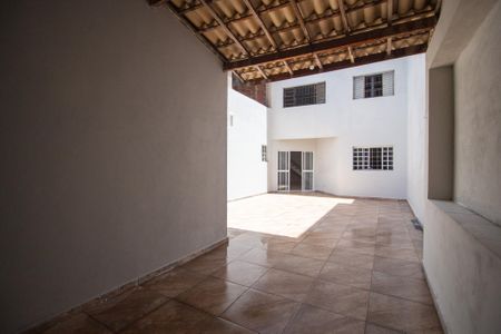 Casa para alugar com 230m², 3 quartos e 3 vagas Casa para alugar com 230m², 3 quartos e 3 vagasQuintal