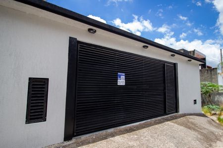 Casa para alugar com 230m², 3 quartos e 3 vagas Casa para alugar com 230m², 3 quartos e 3 vagasFachada