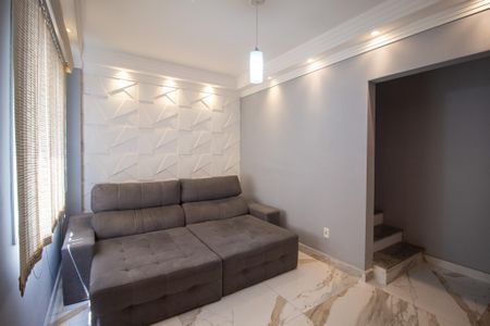 Sala  de casa de condomínio para alugar com 2 quartos, 75m² em Jardim Karolyne, Votorantim