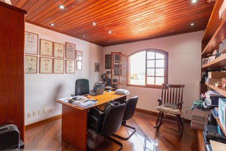 Casa à venda com 192m², 3 quartos e 2 vagasEscritório