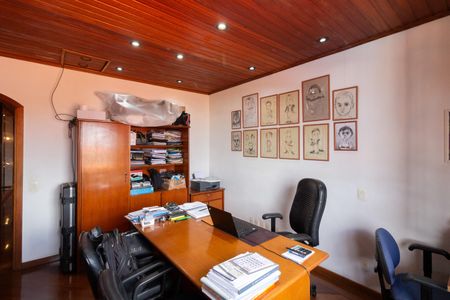 Casa à venda com 192m², 3 quartos e 2 vagasEscritório