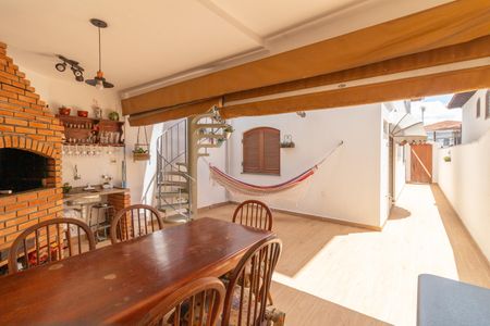 Casa à venda com 192m², 3 quartos e 2 vagasÁrea de lazer