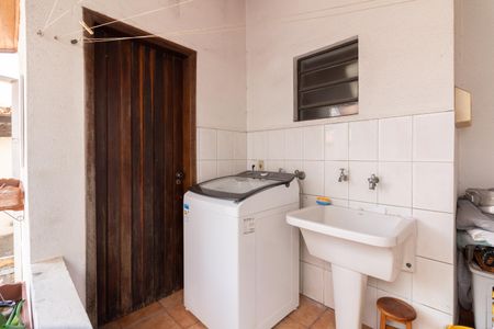 Casa à venda com 192m², 3 quartos e 2 vagasLavanderia