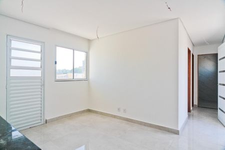 Sala e cozinha de apartamento à venda com 2 quartos, 55m² em Vila Isolina Mazzei, São Paulo
