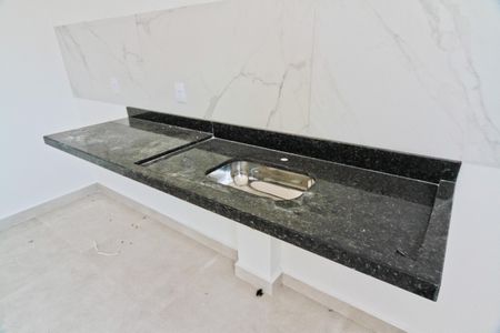 Sala e cozinha de apartamento à venda com 2 quartos, 55m² em Vila Isolina Mazzei, São Paulo
