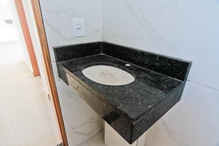Apartamento à venda com 55m², 2 quartos e 1 vaga Apartamento à venda com 55m², 2 quartos e 1 vagaBanheiro