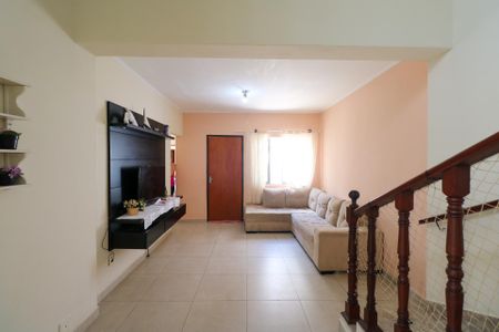 Casa à venda com 180m², 3 quartos e 4 vagas Casa à venda com 180m², 3 quartos e 4 vagasSala