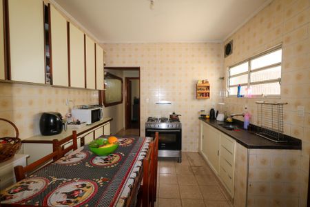 Casa à venda com 180m², 3 quartos e 4 vagas Casa à venda com 180m², 3 quartos e 4 vagasCozinha