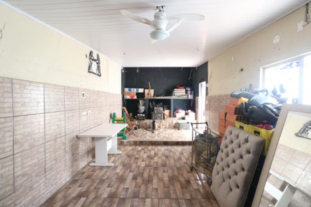 Casa à venda com 180m², 3 quartos e 4 vagas Casa à venda com 180m², 3 quartos e 4 vagasGaragem