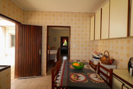 Casa à venda com 180m², 3 quartos e 4 vagas Casa à venda com 180m², 3 quartos e 4 vagasCozinha