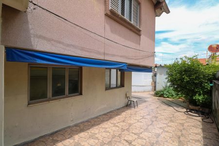 Casa à venda com 180m², 3 quartos e 4 vagas Casa à venda com 180m², 3 quartos e 4 vagasQuintal