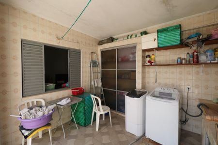 Casa à venda com 180m², 3 quartos e 4 vagas Casa à venda com 180m², 3 quartos e 4 vagasÁrea de Serviço e Churrasqueira