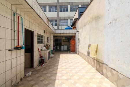 Casa à venda com 180m², 3 quartos e 4 vagas Casa à venda com 180m², 3 quartos e 4 vagasQuintal