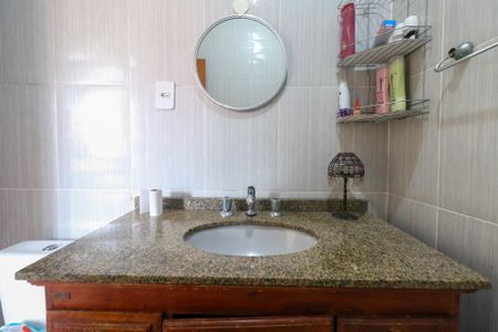 Casa à venda com 180m², 3 quartos e 4 vagas Casa à venda com 180m², 3 quartos e 4 vagasBanheiro