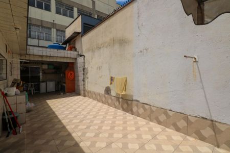 Casa à venda com 180m², 3 quartos e 4 vagas Casa à venda com 180m², 3 quartos e 4 vagasQuintal