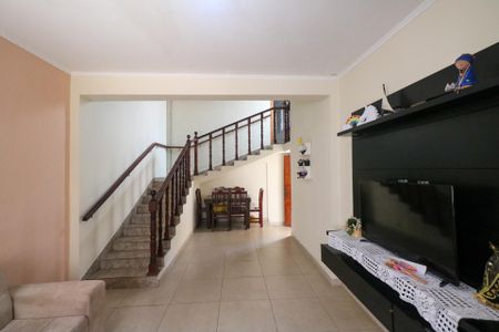 Casa à venda com 180m², 3 quartos e 4 vagas Casa à venda com 180m², 3 quartos e 4 vagasSala