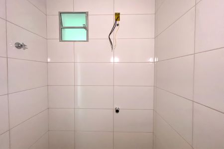 Banheiro de kitnet/studio para alugar com 1 quarto, 25m² em São Marcos, Belo Horizonte