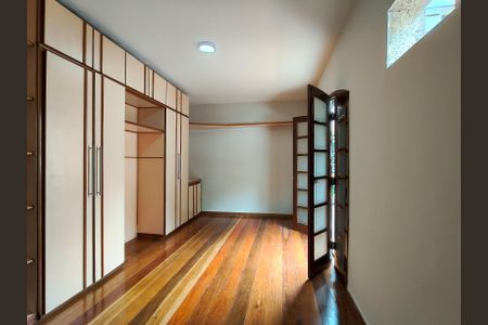 Casa para alugar com 210m², 3 quartos e 1 vaga