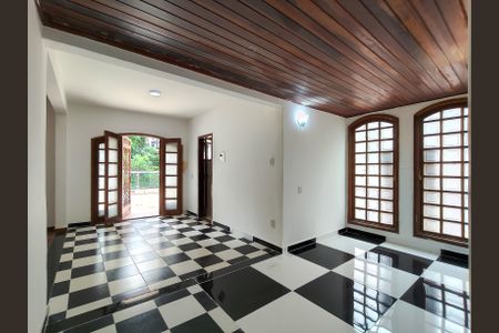 Casa para alugar com 210m², 3 quartos e 1 vaga