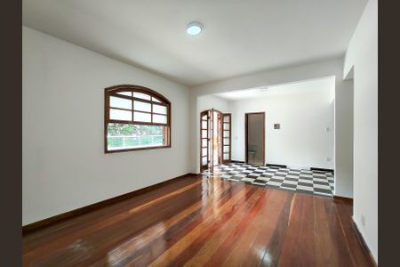 Casa para alugar com 210m², 3 quartos e 1 vaga