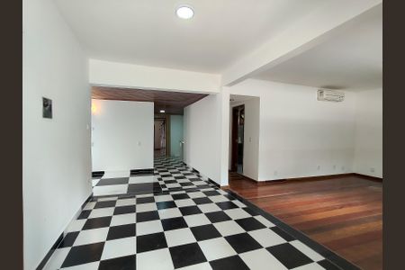 Casa para alugar com 210m², 3 quartos e 1 vaga