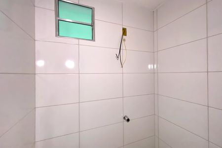 Banheiro de kitnet/studio para alugar com 1 quarto, 25m² em São Marcos, Belo Horizonte