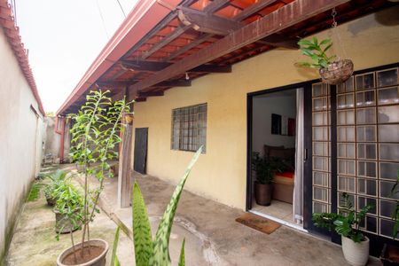 Casa à venda com 110m², 3 quartos e 3 vagas Casa à venda com 110m², 3 quartos e 3 vagasVaranda